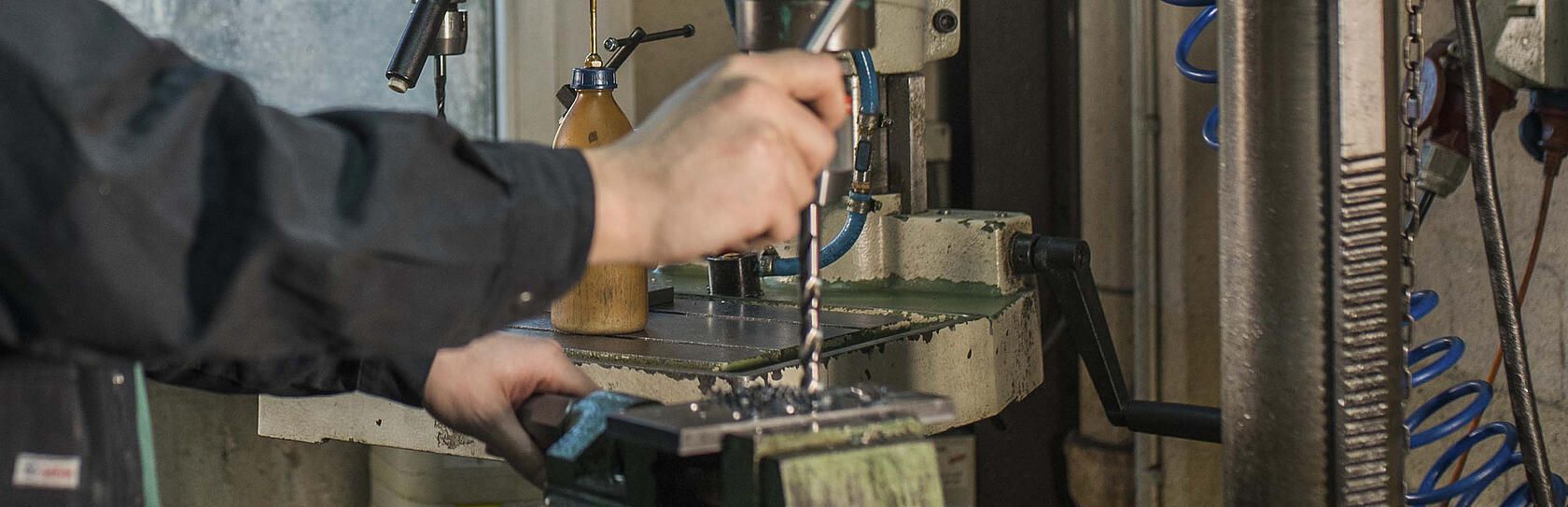 Набор сверл по металлу спиральных ц/х DIN 338 Helller Super 29381, HSS-G, 25 предметов в кейсе - фото