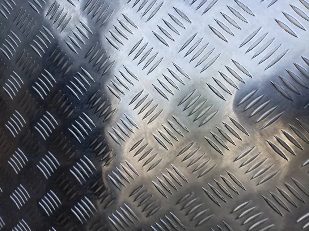 Лист 1,5х1200х600 мм рифленый квинтет, алюминий АМцНР - фото