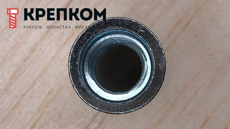 Резьбовая заклепка с уменьшенным бортиком и насечками, оцинкованная сталь - фото