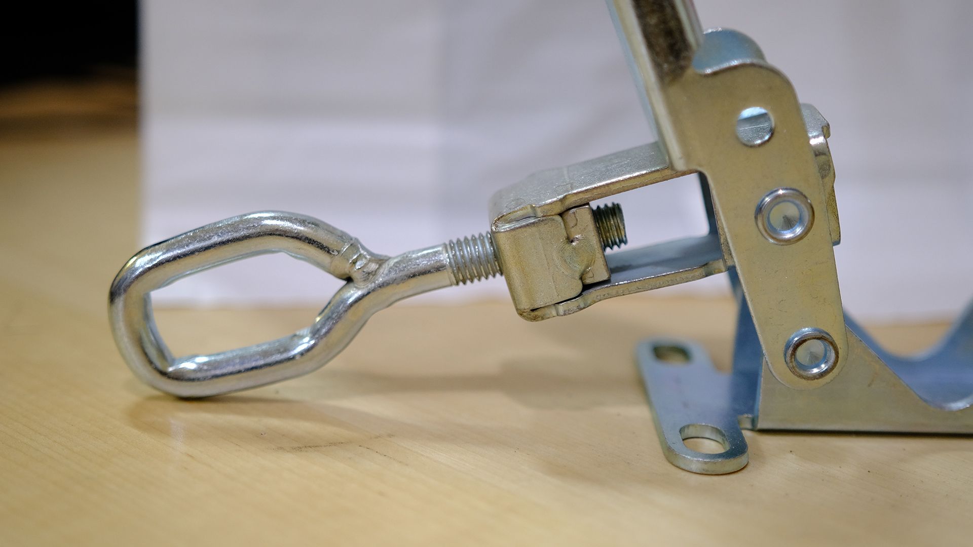 Замок-защелка регулируемый L=180 мм B79-2, оцинкованная сталь - фото