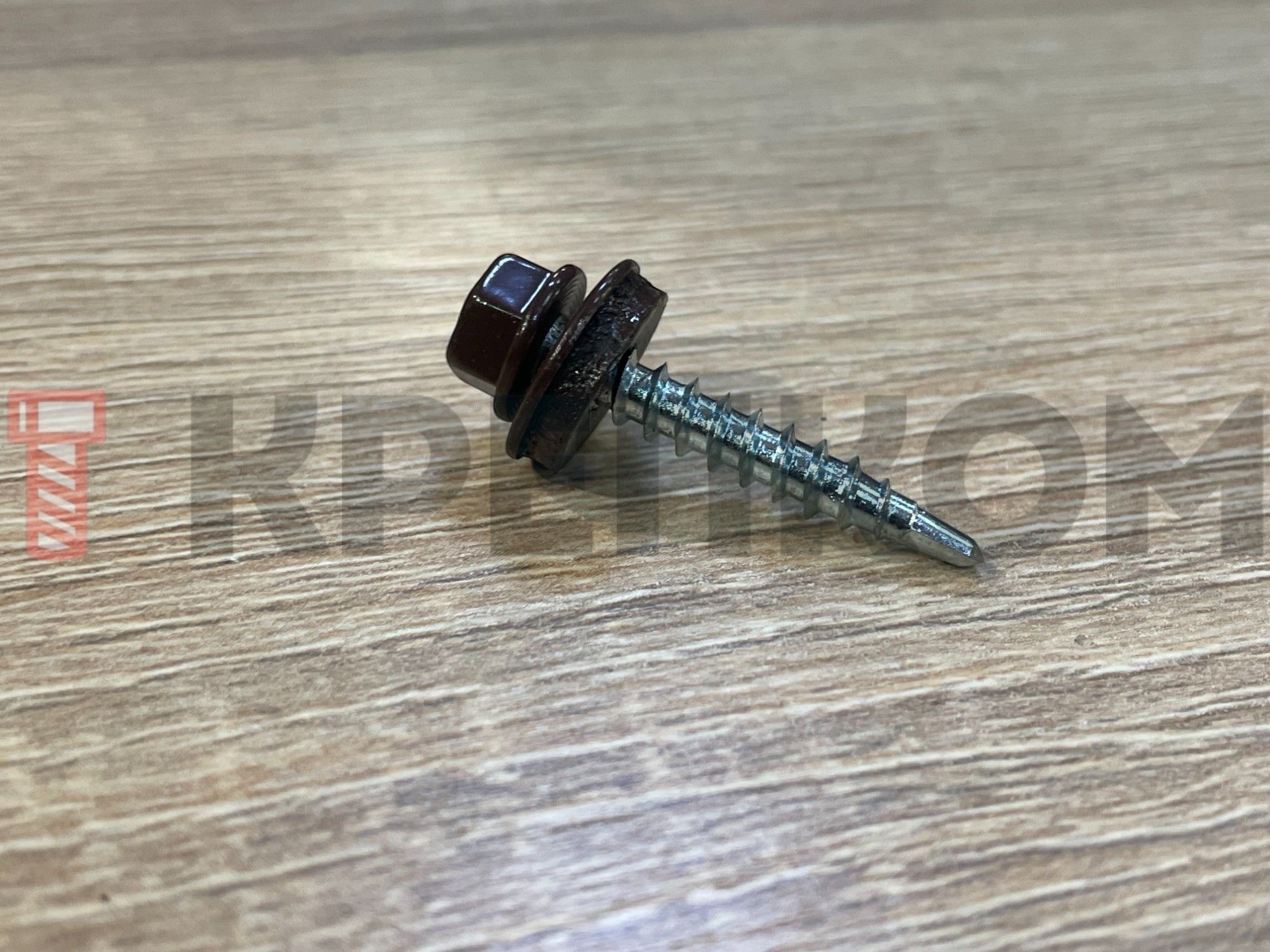 Саморез кровельный 4,8х29 мм RAL 8017 со сверлом №1 и шайбой EPDM Daxmer, оцинкованная сталь - фото