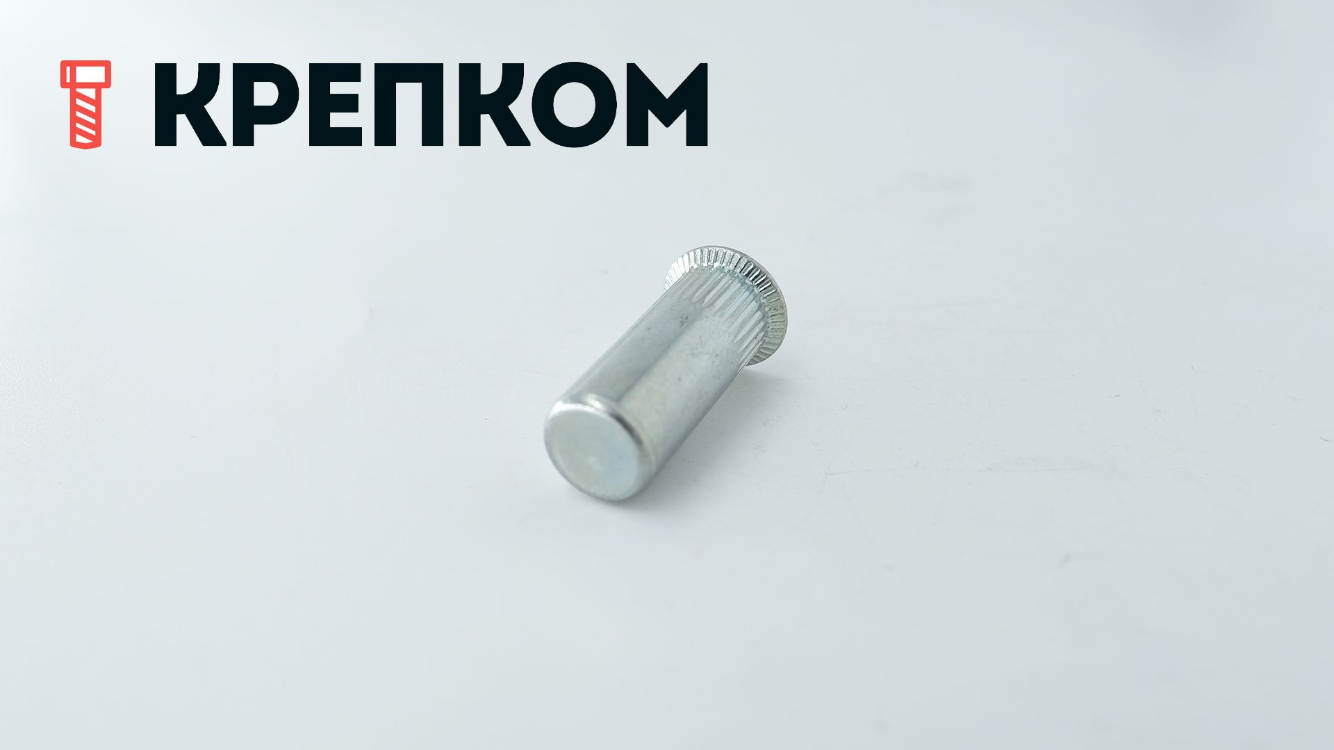 Резьбовая заклепка закрытая с потайным бортиком и насечками, сталь - фото