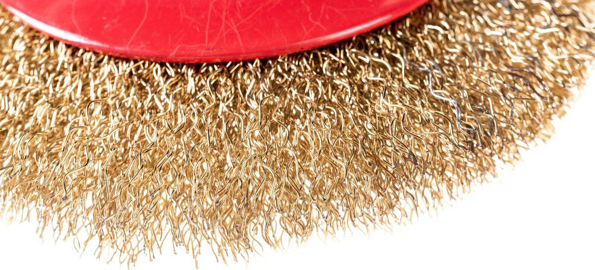 Корщетка-колесо с наклоном для УШМ 115 мм М14, латунированная проволока, FIT 39051 - фото