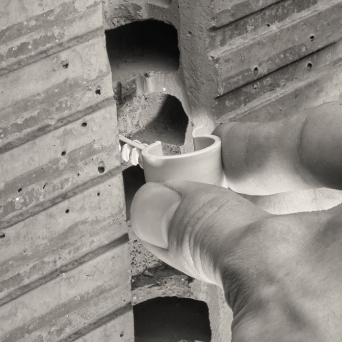 Дюбель-хомут вставной для труб Schnabl USE, полипропилен - фото