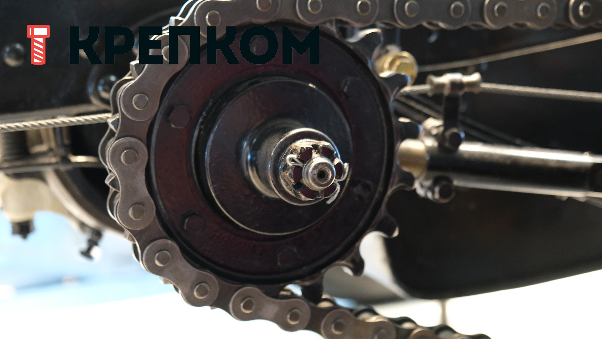 Гайка корончатая (прорезная) с мелкой резьбой DIN 935, класс прочности 8, оксидированная - фото