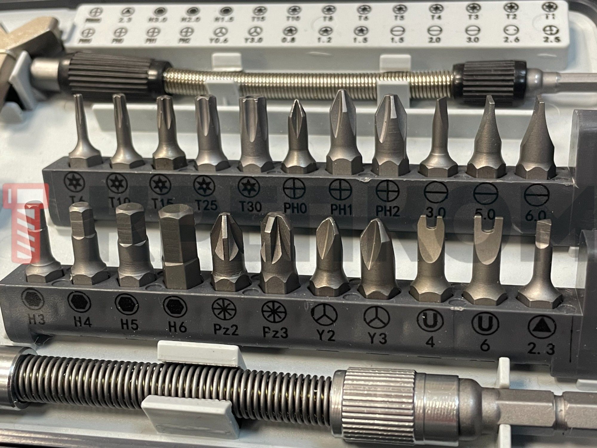Набор инструментов mini 68 в 1 ISA T-68, IS611120 - фото