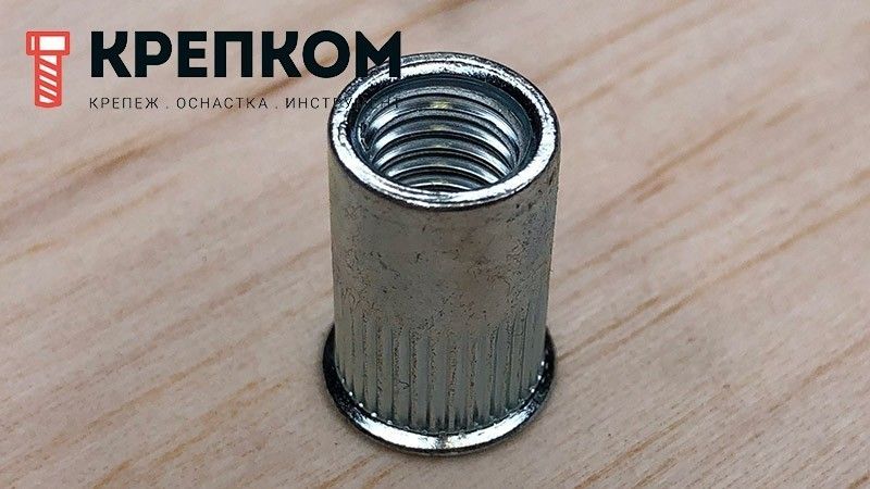 Резьбовая заклепка с уменьшенным бортиком и насечками, оцинкованная сталь - фото
