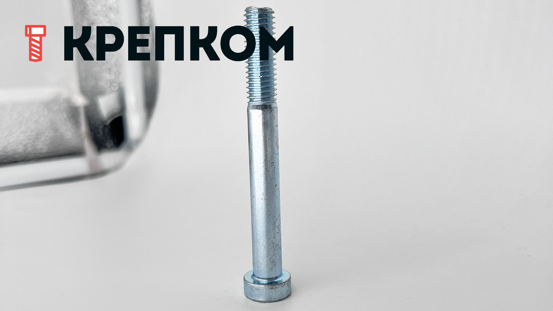 Винт с низкой цилиндрической головкой и внутренним шестигранником DIN 7984, класс прочности 8.8, оцинкованная сталь - фото