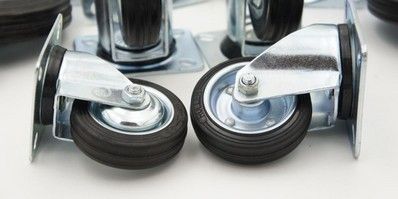 От склада до производства: как правильно подобрать колеса для тележки на основе технических характеристик