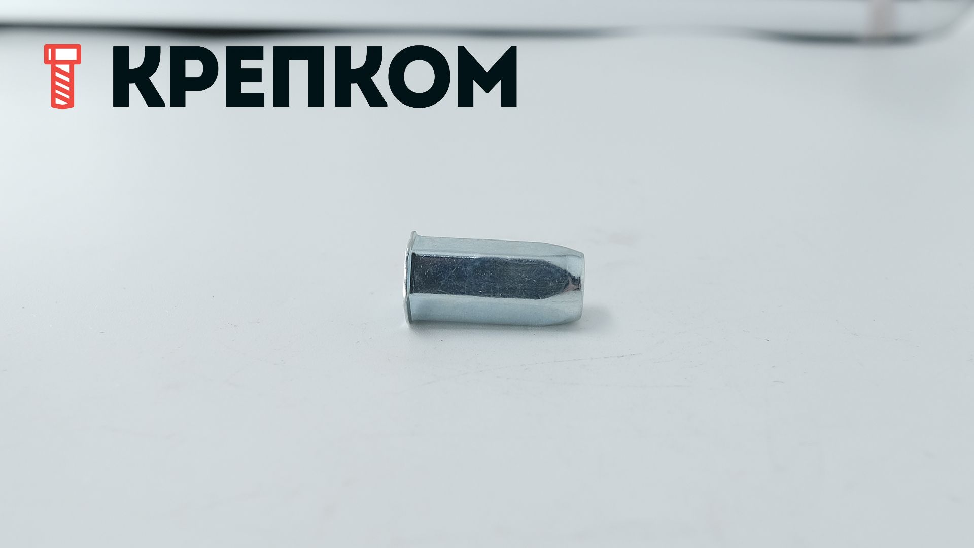 Резьбовая заклепка с уменьшенным бортиком, шестигранная, закрытая, сталь - фото