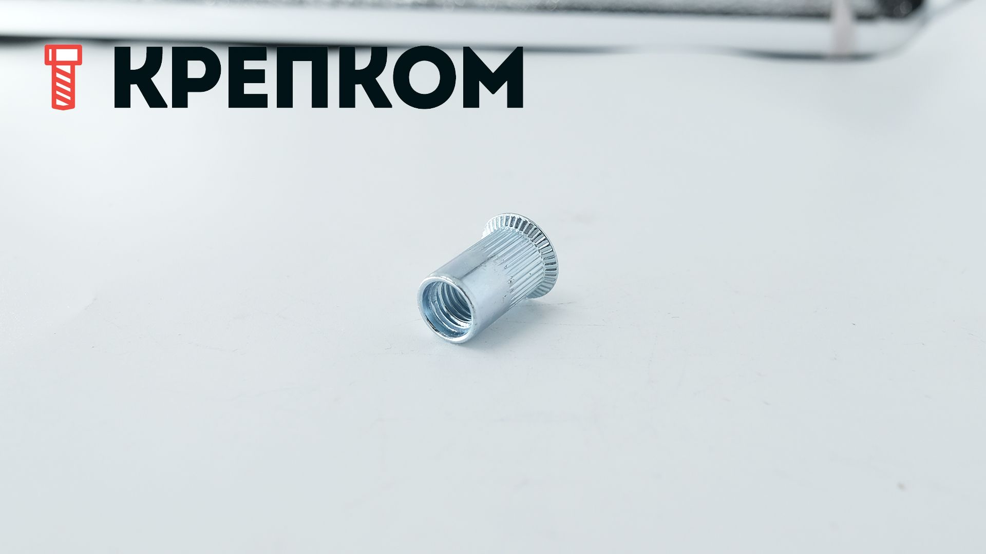 Резьбовая заклепка М8 с потайным бортиком и насечками, оцинкованная сталь, 500 шт - фото