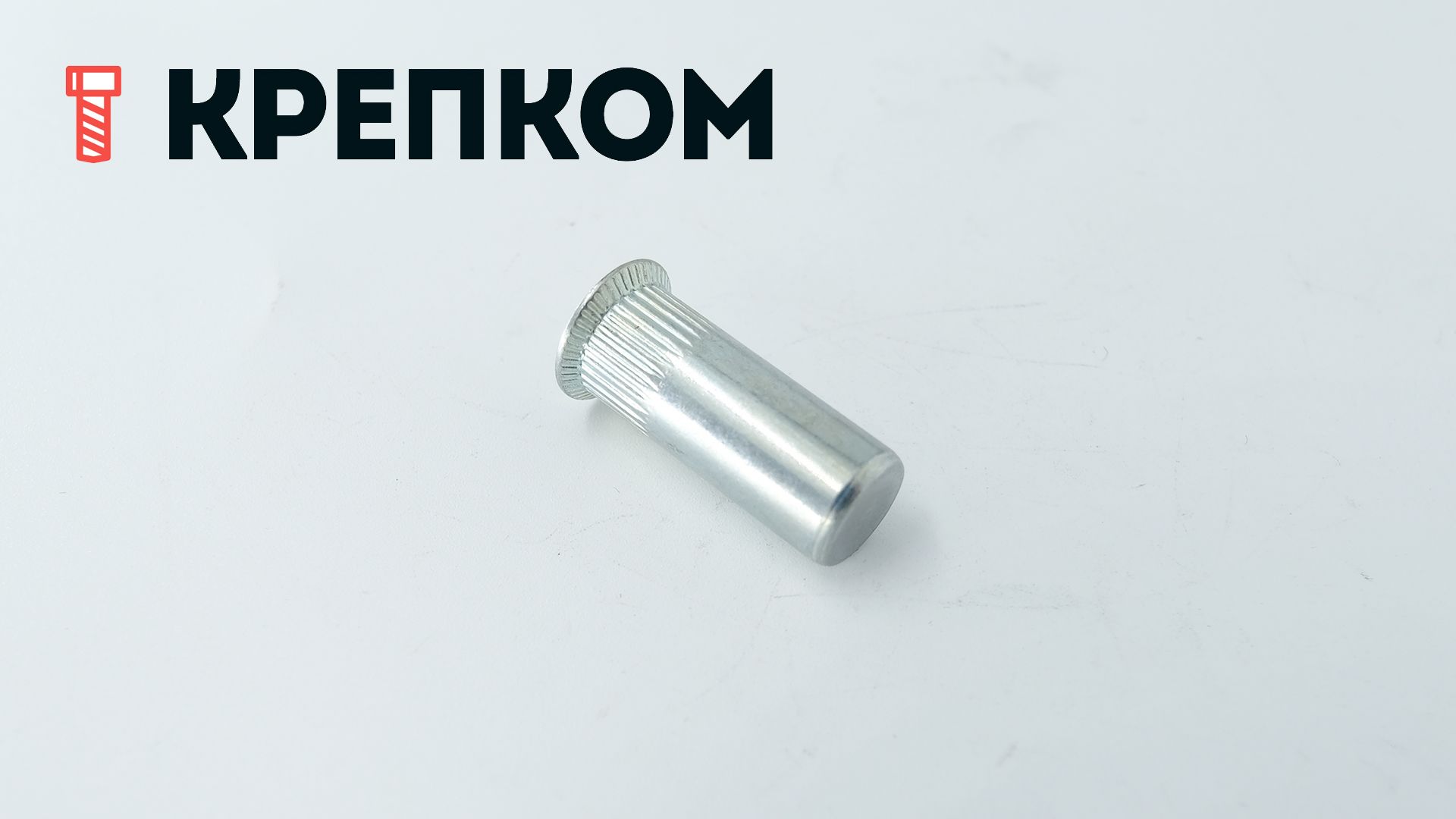 Резьбовая заклепка закрытая с потайным бортиком и насечками, сталь - фото