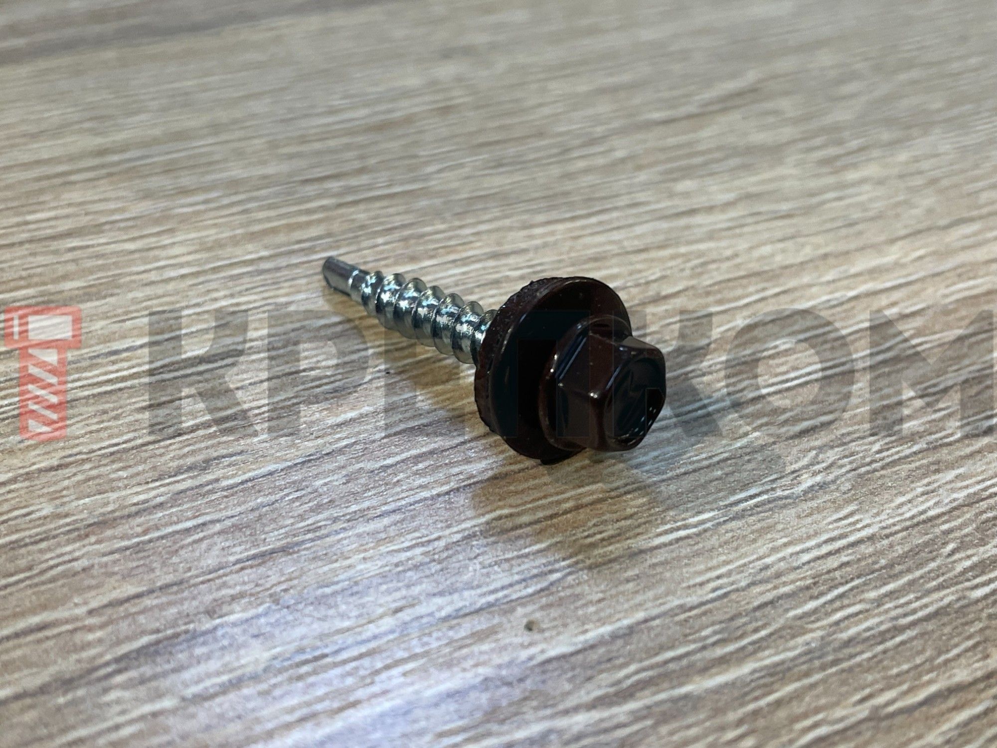 Саморез кровельный 4,8х29 мм RAL 8017 со сверлом №1 и шайбой EPDM Daxmer, оцинкованная сталь - фото