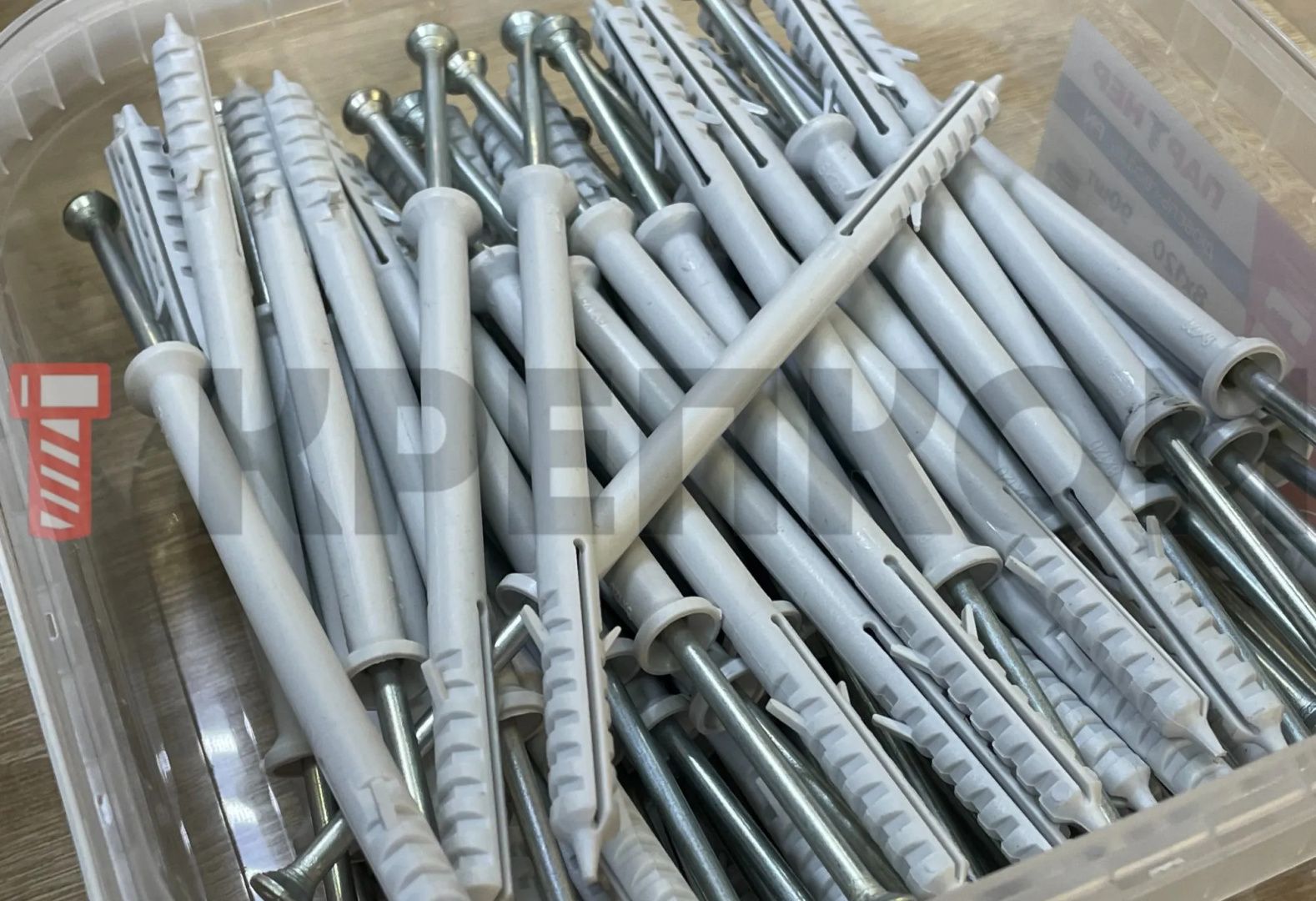 Дюбель-гвоздь с потайным бортиком - фото