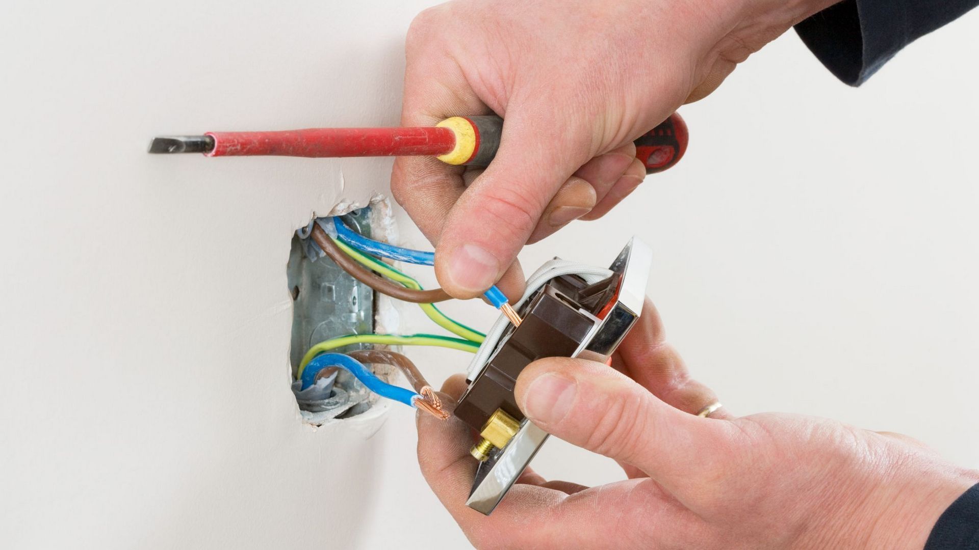 Установка/замена розетки - изображение