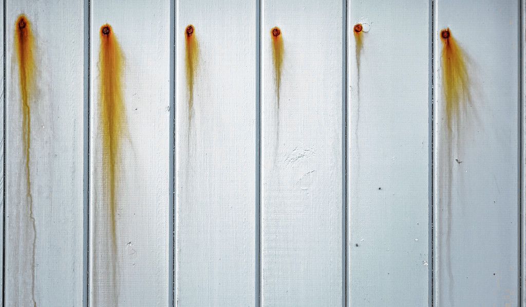 Ржавые подтеки от гвоздей - изображение