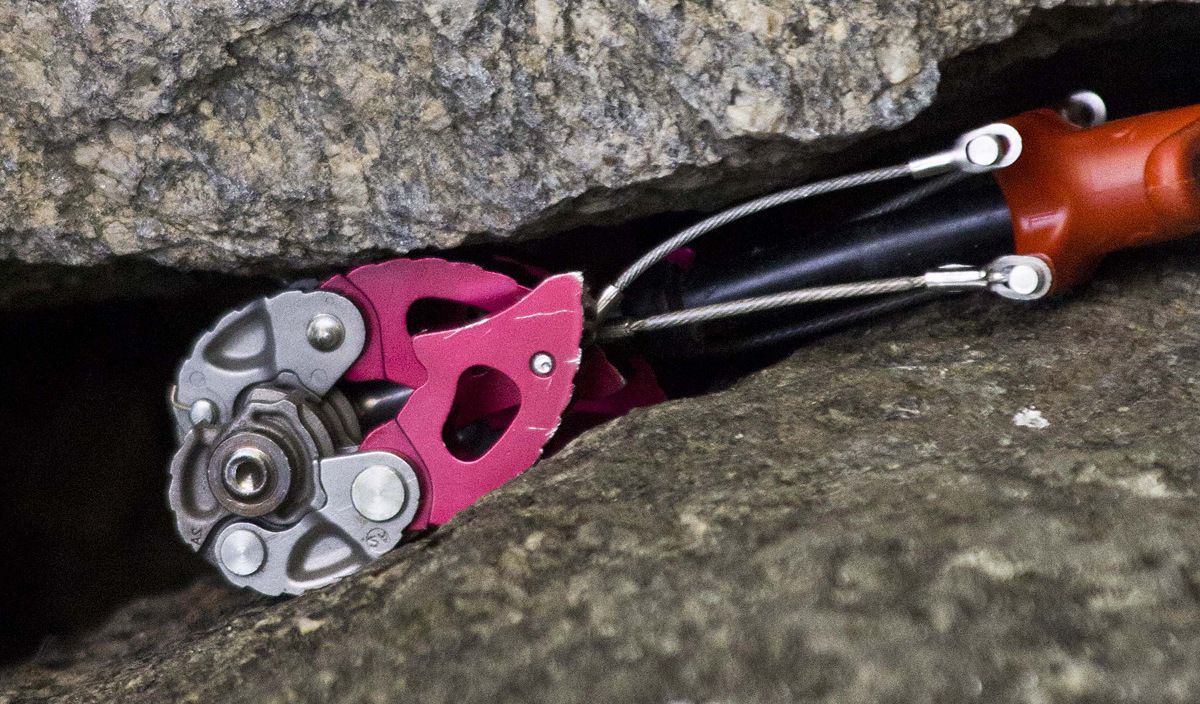 Френд альпинистский в действии - изображение